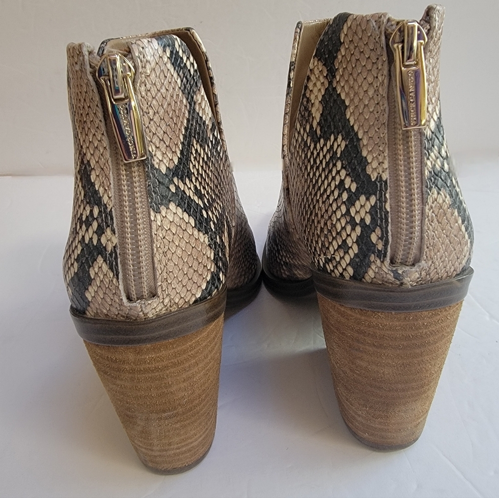 Vince Camuto Gigietta Snip Toe Faux Snakskin Blocked Heel Bootie Size 9 - Picture 3 of 4